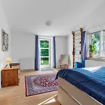 4 Bedroom Lovely In Hébergement de vacances Dronningmølle