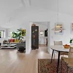 4 Bedroom Lovely In Hébergement de vacances Dronningmølle